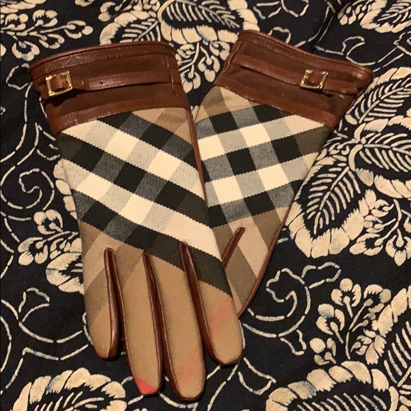 Burberry Gloves - Picture 3 of 8